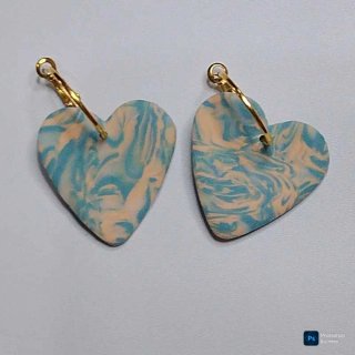 Pendientes arcilla polimérica grises y blancos