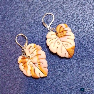 Pendientes arcilla polimérica grises y blancos