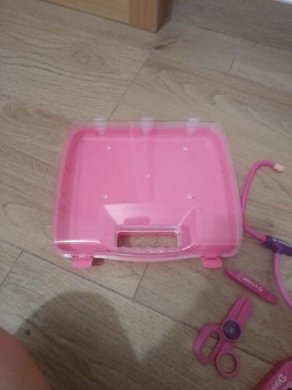 Botiquín de juguete rosa