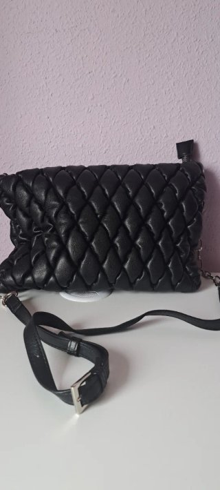 Bolso Bandolera Acolchado Negro. Tamaño 28x19x4