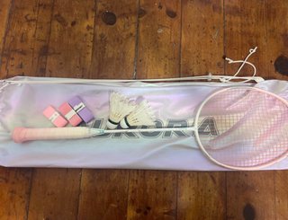 Raqueta de bádminton Aurora con volantes y empuñad