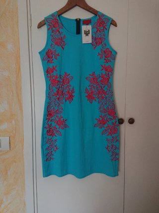 Vestido Turquesa con Bordado Floral