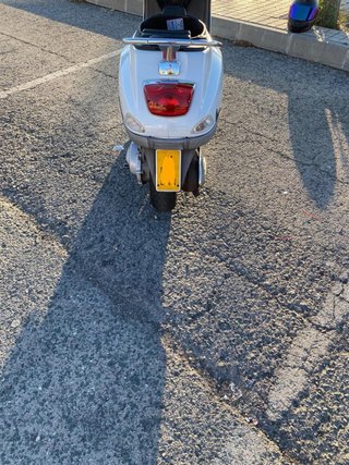 Vespa Piaggio LX50 Blanca