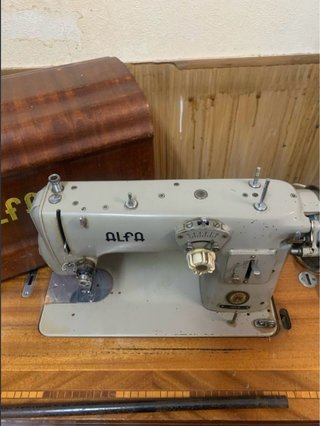 Máquina de coser Alfa