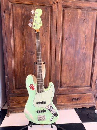 Bajo tipo Jazz Bass Verde