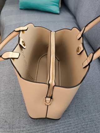 Bolso de mano beige (NO ES DE PIEL)
