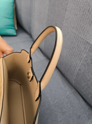 Bolso de mano beige (NO ES DE PIEL)