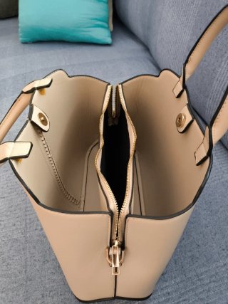 Bolso de mano beige (NO ES DE PIEL)