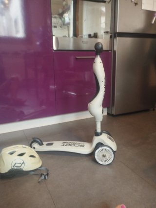 Patinete convertible con casco