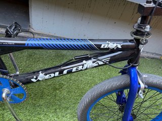 Bicicleta BMX Wolfbike Negra y Azul