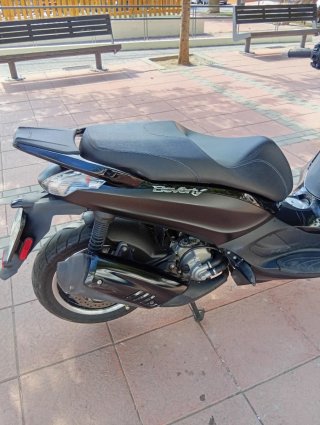 Piaggio Beverly 300cc Negra, police , todo de casa