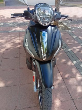 Piaggio Beverly 300cc Negra, police , todo de casa