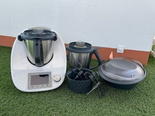 Thermomix TM5 con accesorios