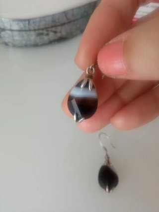 Pendientes de mujer con piedras marrones y blancas