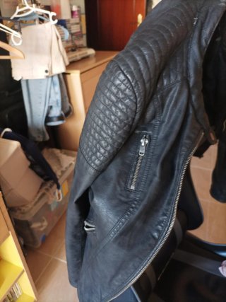 Cazadora de Polipiel Negra