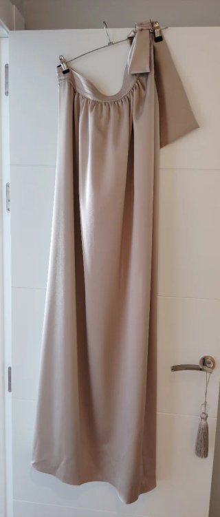 Vestido largo de fiesta beige