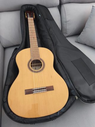 Guitarra Española Admira con funda y soporte