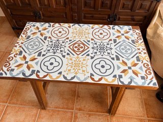 Mesa Baja de Madera con Vinilo Decorativo