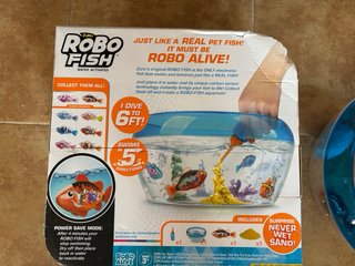 Pecera Robo Fish con pez y accesorios