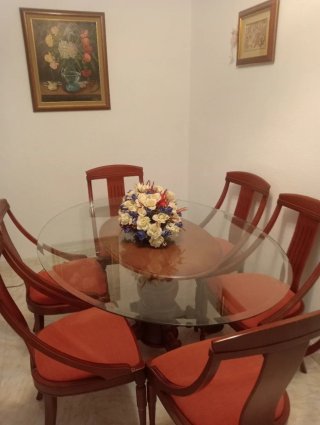 Urge vender.Mesa salon de cristal Ovalada y bisela