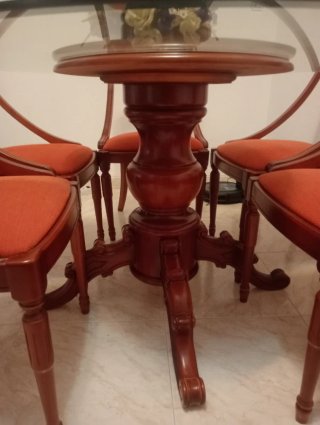Urge vender.Mesa salon de cristal Ovalada y bisela