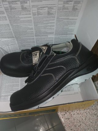 Zapatos y botas de seguridad  Talla 44