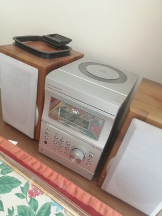 Lote: VHS, CDs, copas y más