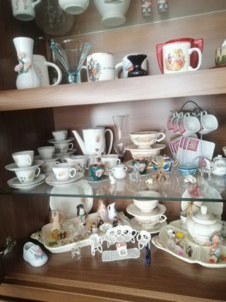 Lote: VHS, CDs, copas y más