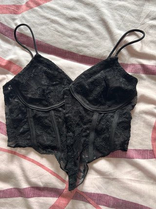 Top de encaje negro