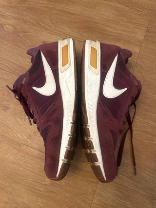 Zapatillas Nike rojo vino