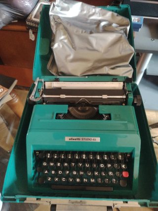 Máquina de escribir Olivetti Studio 45