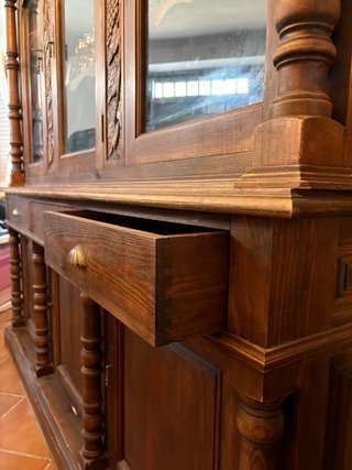 Aparador de Madera Maciza con Vitrina