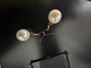Pendientes de perla dorados