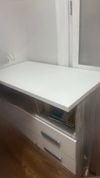 Vendo escritorio/mesa de color blanco con cajonera