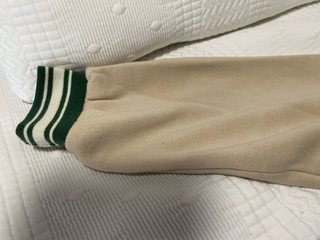 Chaqueta Varsity Bershka Verde y Beige