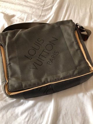 bolso bandolera o tipo mensajero de la marca de lu