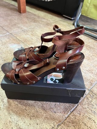 Sandalias Piel y Madera Ana Carlo