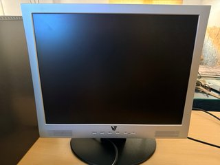 Ordenador de sobremesa con monitor