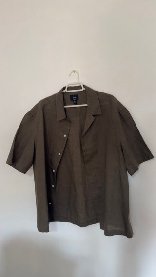 Camisa H&M verde oliva manga corta