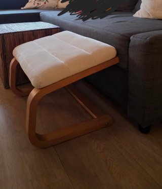 Reposapiés IKEA beige claro. SILLÓN NO INCLUIDO!
