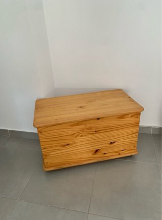 Baúl Abatible de Madera Maciza