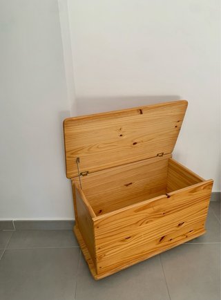 Baúl Abatible de Madera Maciza