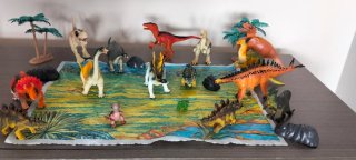 Lote de dinosaurios de juguete