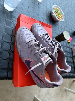 Zapatillas Nike Tiempo Street Gato Morado Rosa