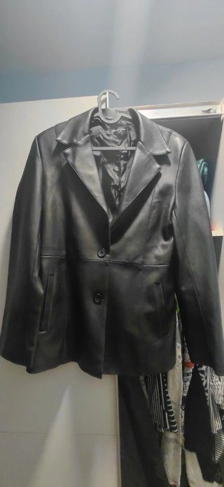 Chaqueta de cuero negra para mujer