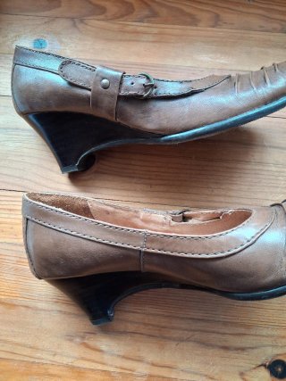 Zapatos de tacón marrones Cristian Lay