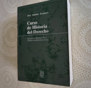 Curso de historia del derecho : fuentes e insti...