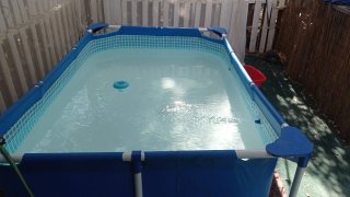 Piscina desmontable azul y blanca
