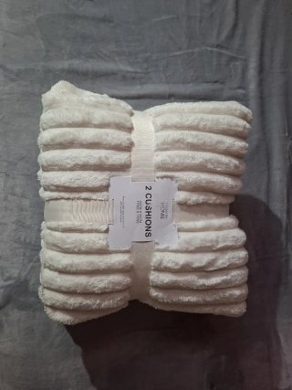 2 Cojines Primark Blancos