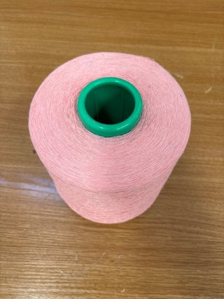 Hilo de algodón rosa salmón